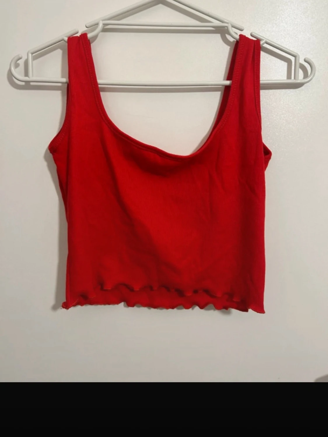 Röd croppad linnetopp med vågig kant - 1