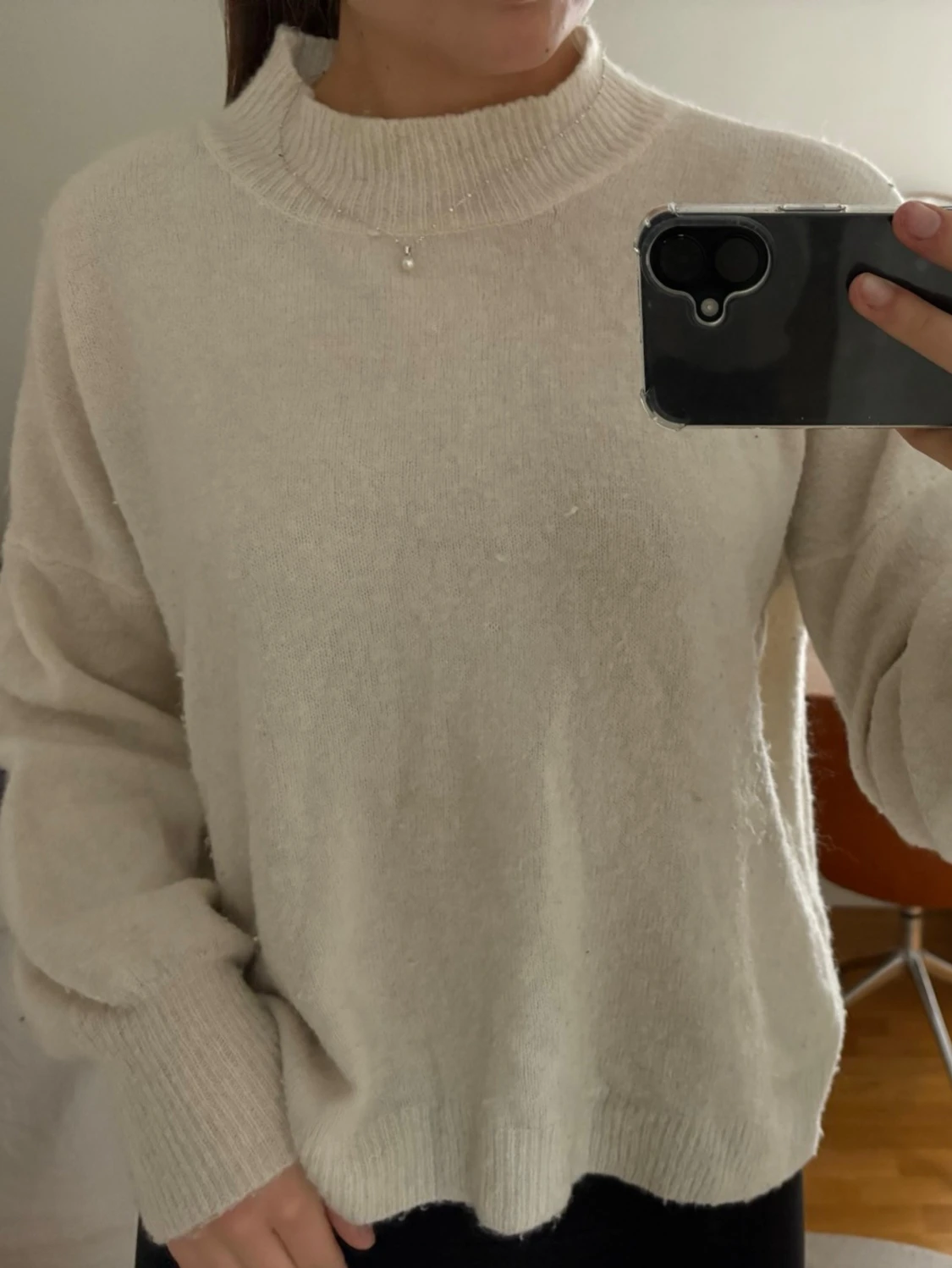 Vit stickad tröja  - 1