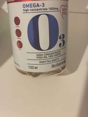 Omega-3 kapslar från BioSalma - Omega-3 kosttillskott med högkoncentrerat fiskolja, endast tagit typ 3 stycken. 