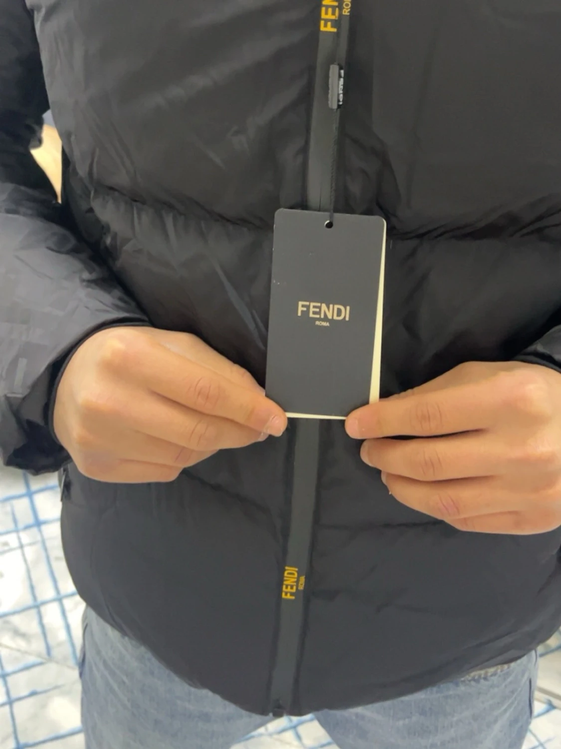 Svart pufferjacka från Fendi - 1