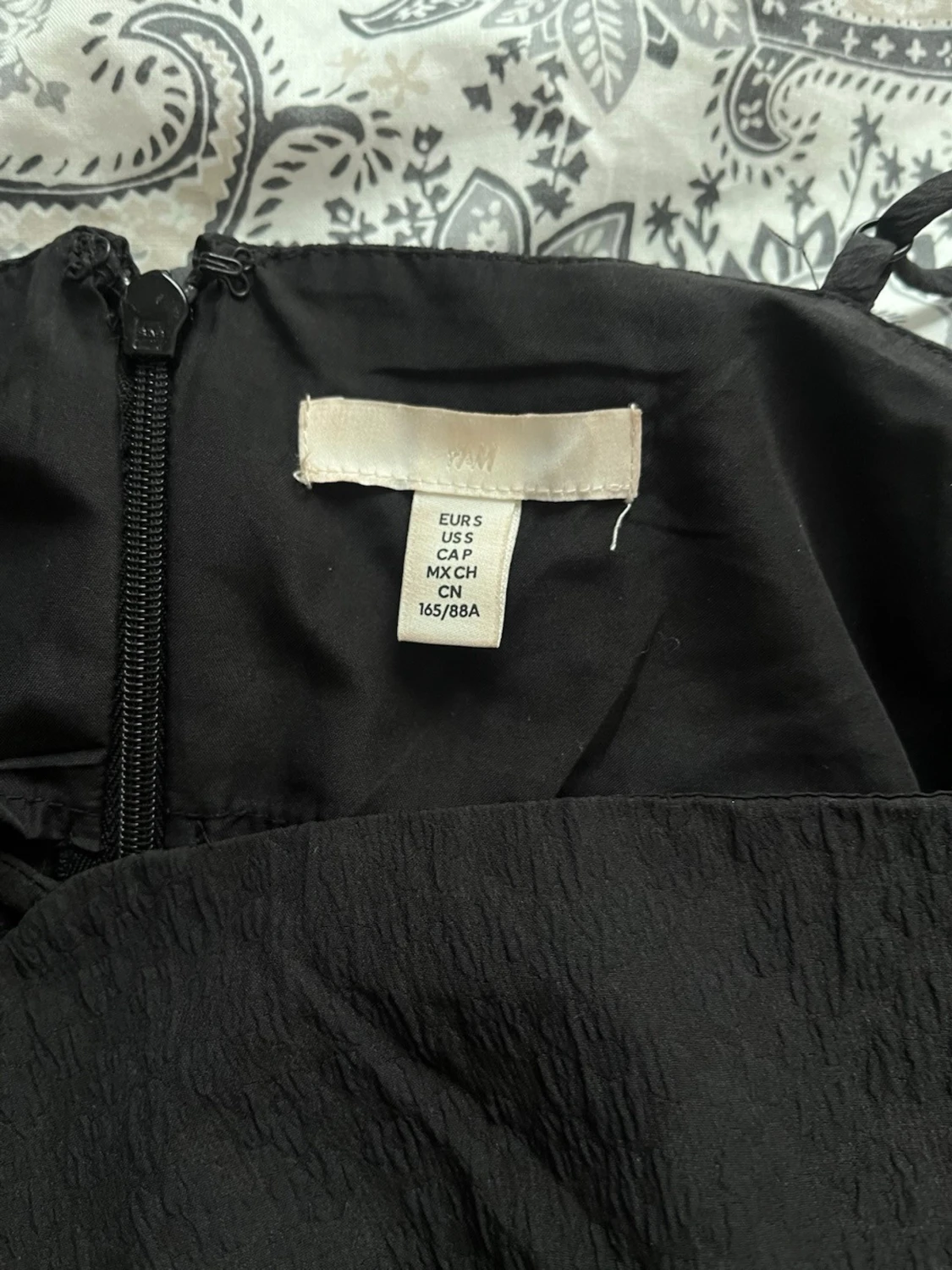 Svart kort klänning från H&M - 2