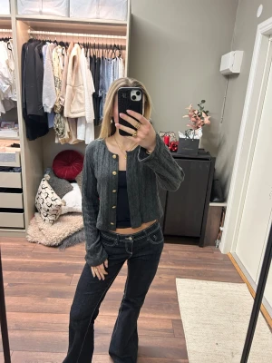 Kofta - Jättefin kofta med guldknappar!! Mycket fint skick och sällan använd! 