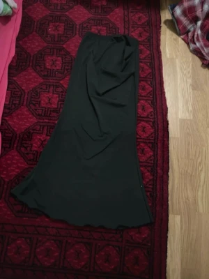 Black A-Line Midi Skirt – SHEIN - Black midi skirt from SHEIN in size S. Simple and elegant design with a flowy A-line fit. Soft and lightweight fabric, comfortable to wear and easy to style for everyday or more dressed-up occasions. Gently used and in good condition. Perfect with a basic top, blouse, or sweater. Color: Black Brand: SHEIN Size: S Style: A-line / midi skirt 