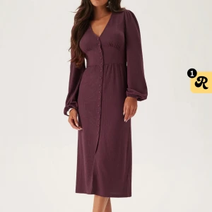 Klänning - Midi klänning i storlek S från bubbelroom, aldrig använd 