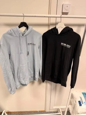 2 hoodies  - Knappt använda 