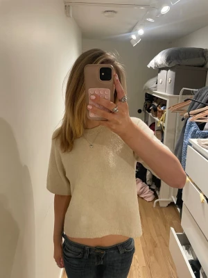 Beige stickad tröja - Bra skick använd bara några gånger passar även S💓