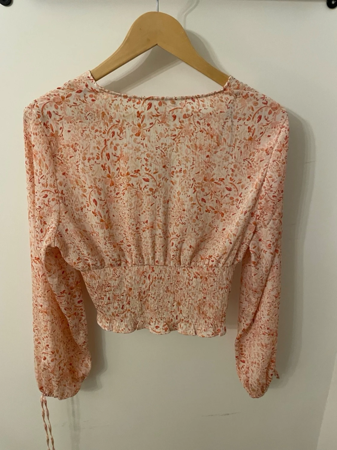 Blommig blus från H&M med v-ringning - 4