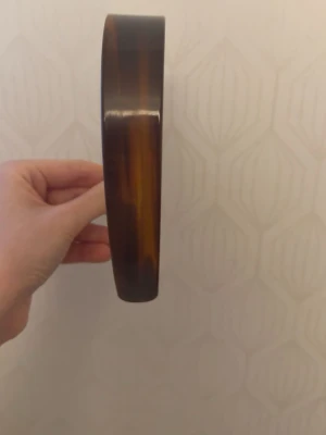 Diadem - Ett superfint diadem i superbra kvalité. Har tyvär inte kvar tygkassen den kom i 🙂