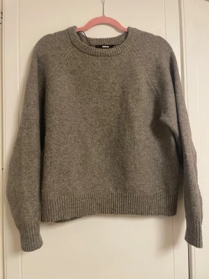 Stickad tröja  - Stickad tröja ifrån bikbok. Använd ca 5 gånger max. Storlek M💞