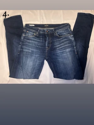 Jack and Jones jeans  - Säljer de här snygga Jack and Jones jeansen i storlek W32 L34 i modellen comfort/mike. Jeansen har en riktigt snygg tvätt och är även väldigt sköna! Priset är inte fast utan går att diskutera!