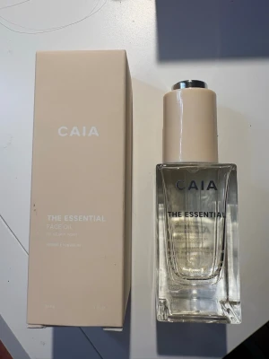 Ansikts olja - Säljer denna ansiktsoljan från caia! Fick i julklapp men har knappast använt den! 🥰 skriv för frågor!! ❣️😙