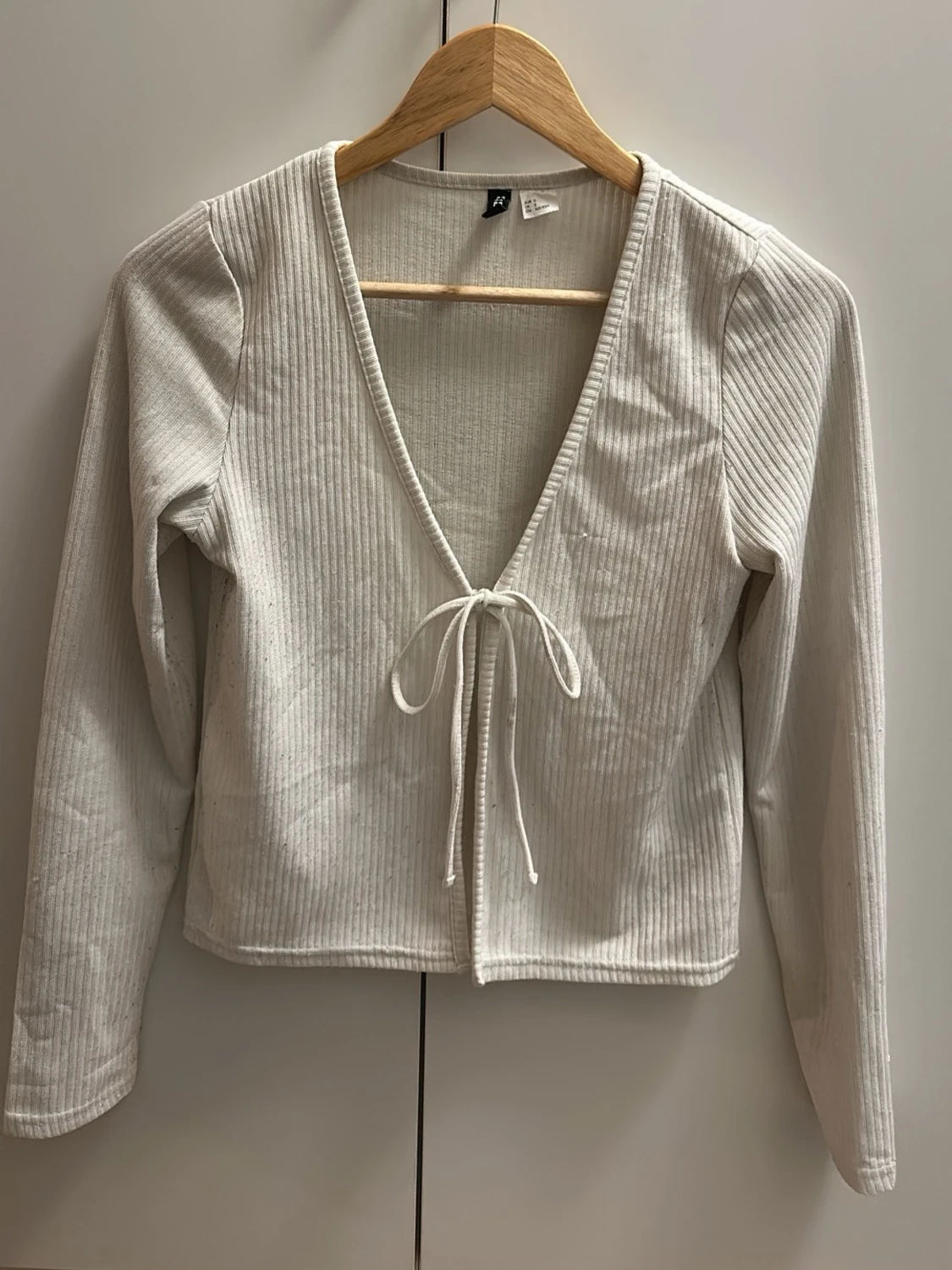 Vit ribbad cardigan från Divided