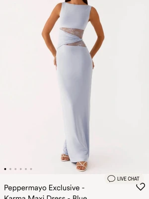 SÖKER!!!! - SÖKER DENNA LJUSBLÅ KLÄNNING!!!