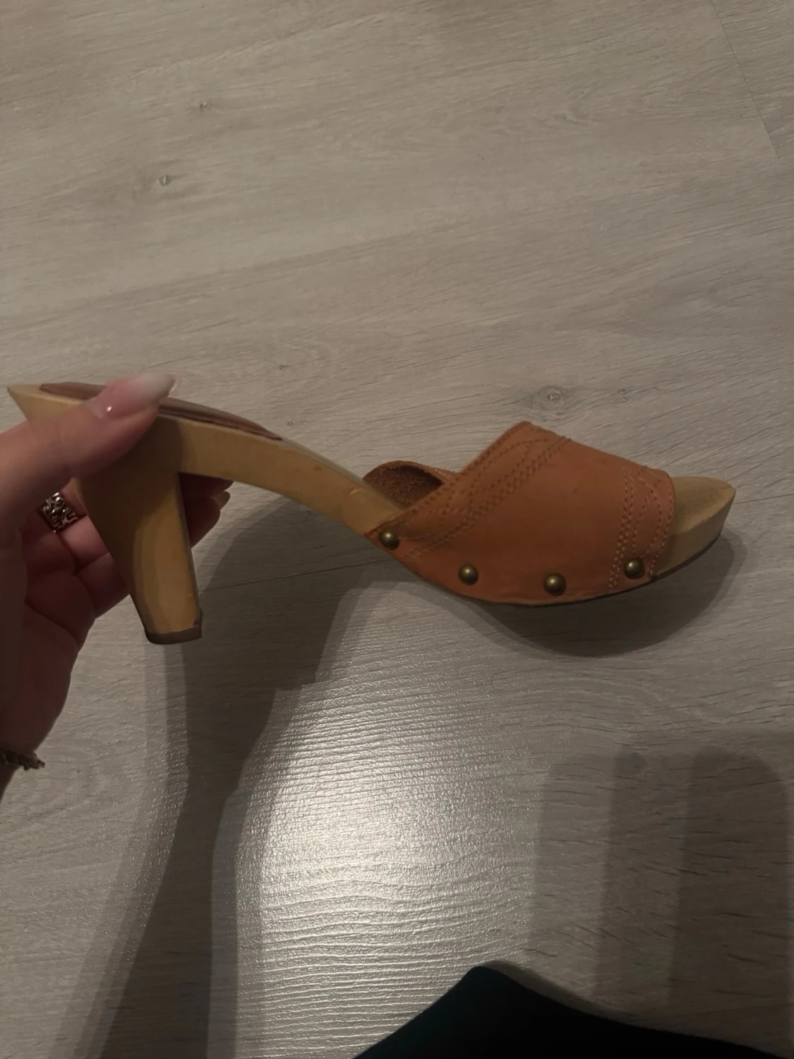 Bruna träklackade sandaler - 2