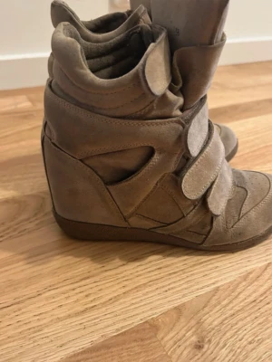 Isabel marants - Isabel marants ”liknande” wedge sneakers, mocka, storlek 36. Se sista bilden för skavanker