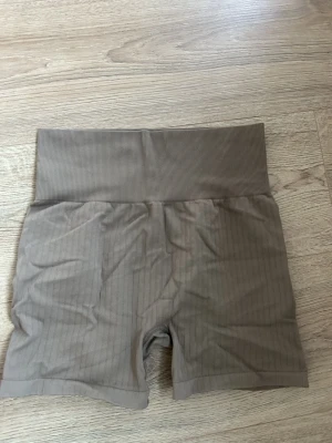 Träningsshorts  - Från hm move, sparsamt använda