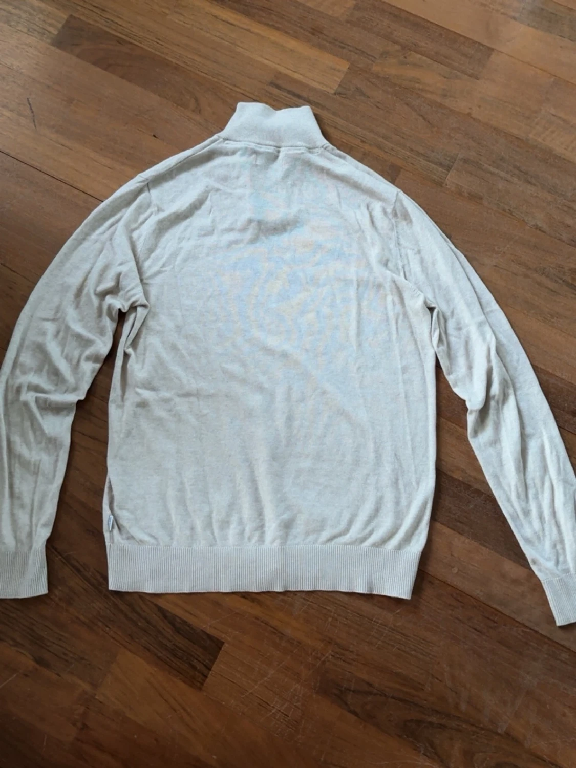 Beige halvzip tröja med hög krage - 1