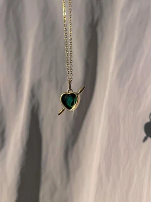 Gold & Green Arrow Heart - 45 - 50 cm. Rost och nickelfri