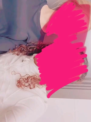 Lululemon -  Säljer min käraste vita Lululemon träningsjacka då den är för stor för mig och jag inte använder den längre ny pris 1200kr säljer för 850 kr 