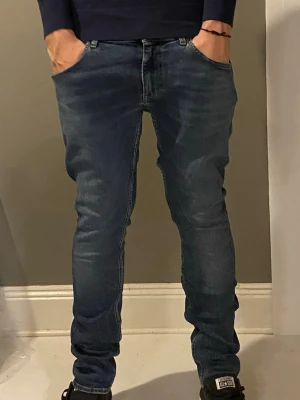 Tiger of Sweden - Säljer dessa riktigt fina Slim fit Tiger Of Sweden jeans | Strlk 32/32, modellen: Slim fit. Jeansen har en väldigt fin passform och är i mycket bra skick på grund utav få användningar. Skriv vid frågor!