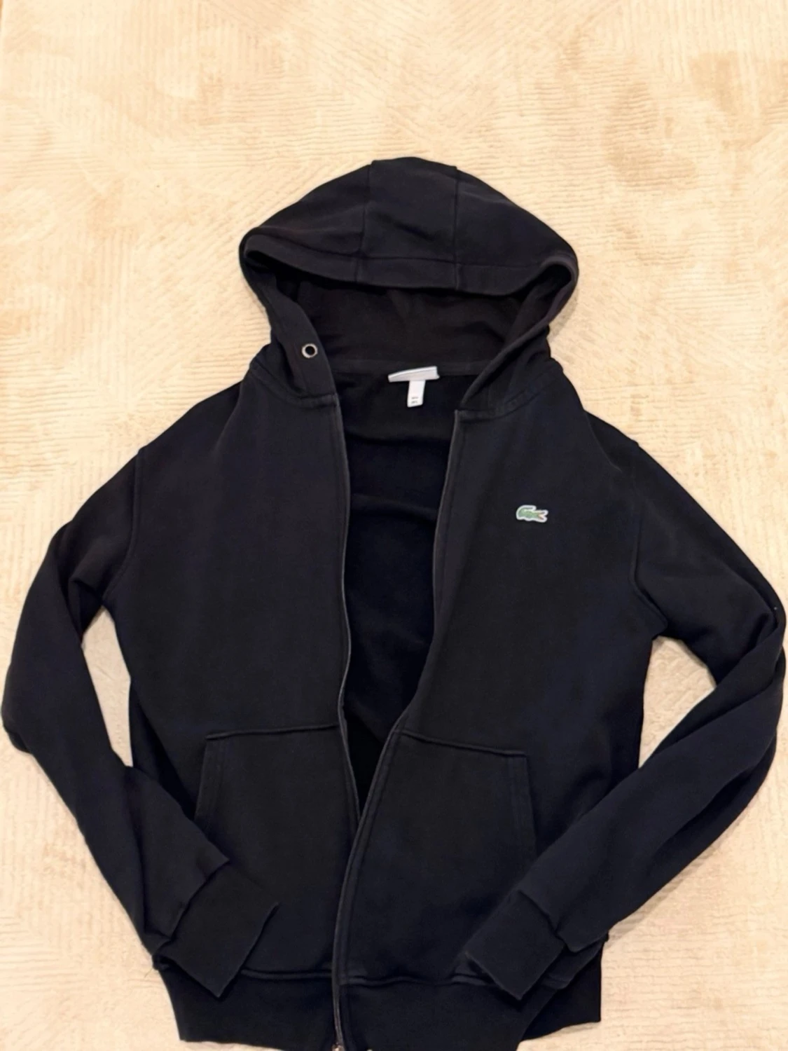 Svart hoodie från Lacoste med dragkedja - 1