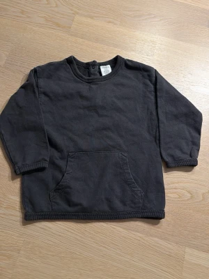 Lindex  barn tröja i strl 80  - Fin tröja i mycket fint använd skick 