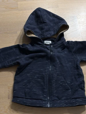 Newbie strl 80 - Barn kofta mycket fint använd skick 