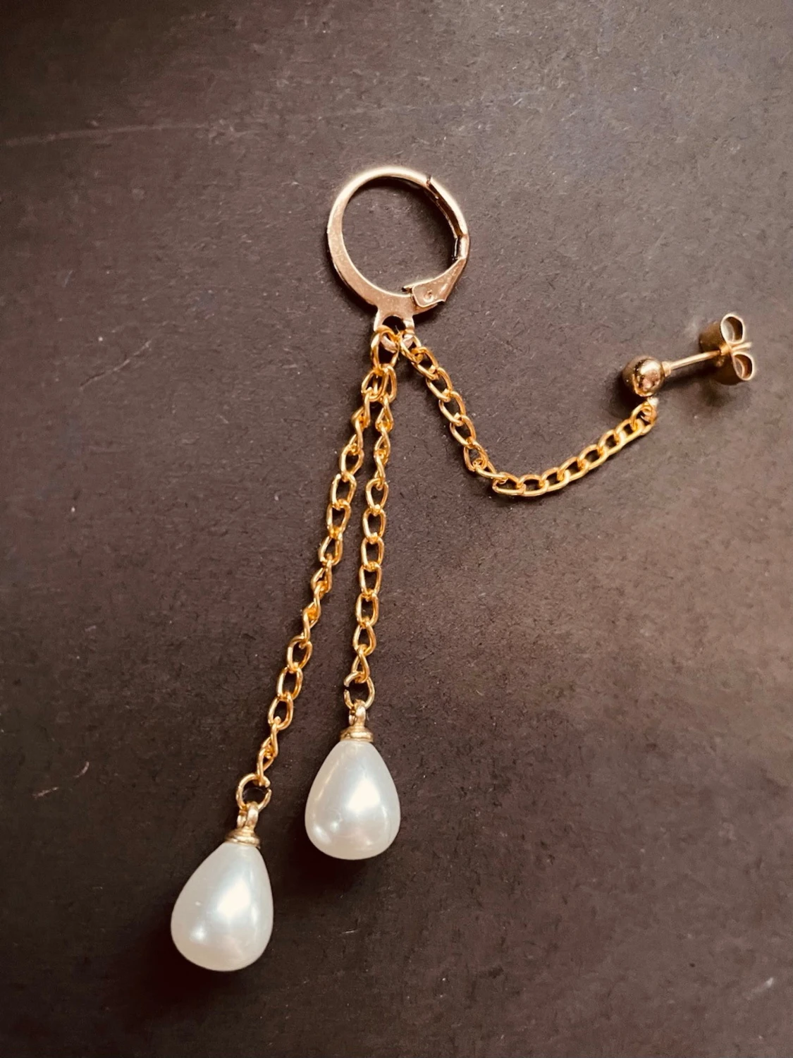 By prisförslag- 1 st dubbelörhänge med två pärlor guldigt - 2