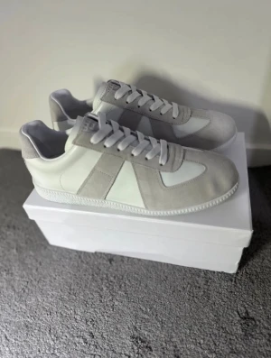 Maison margielas - Fick dessa snygga skor i födelsedagspresent men de passade dåligt och ska nu sälja dom. De är oanvända.