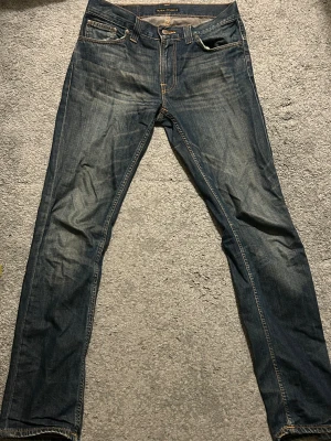 Nudie jeans - Tjena, säljer nu ett helt otroligt par nudie jeans som jag köpte när jag var o thrifta i Tokyo. De är väldigt vintage och tror att modellen inte säljs längre. Tvätten är jätte schysst ich har nästan inga defekter förutom att de kanske är lite urtvättade. Kom gärna med prisförslag!