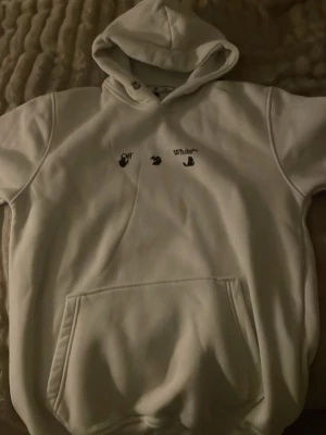 Off white hoodie  - Strl L-M , använd några gånger 