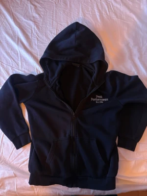 Peakperformance hoodie zip - Snygg tröja för modern klädsel och snålt använd och material fortfarande bra!