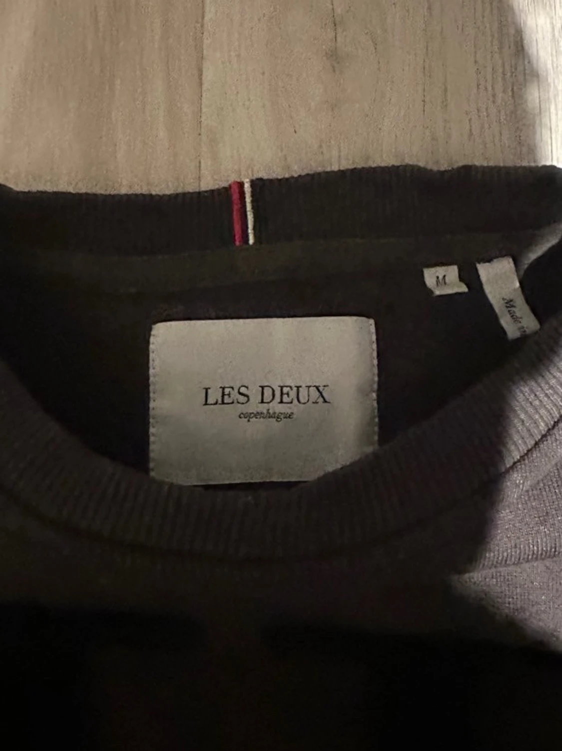 Mörkgrå sweatshirt från Les Deux - 2