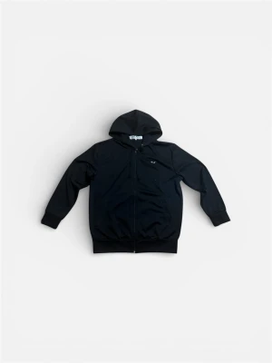 Cdg hoodie - Säljer min cdg hoodie då den va för liten,den är i princip helt ny. Storleken är XXL men passar M-L.