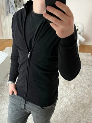 Stilren Full zip   - Full zip | Mycket bra skick | Size - M | Pris 399 | Hör av dig vid minsta fråga eller fundering📩