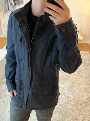 Massimo Dutti Field Jacket  - Massimo Dutti | Mycket bra skick | Size - L | Pris 799 | Hör av dig vid minsta fråga eller fundering📩