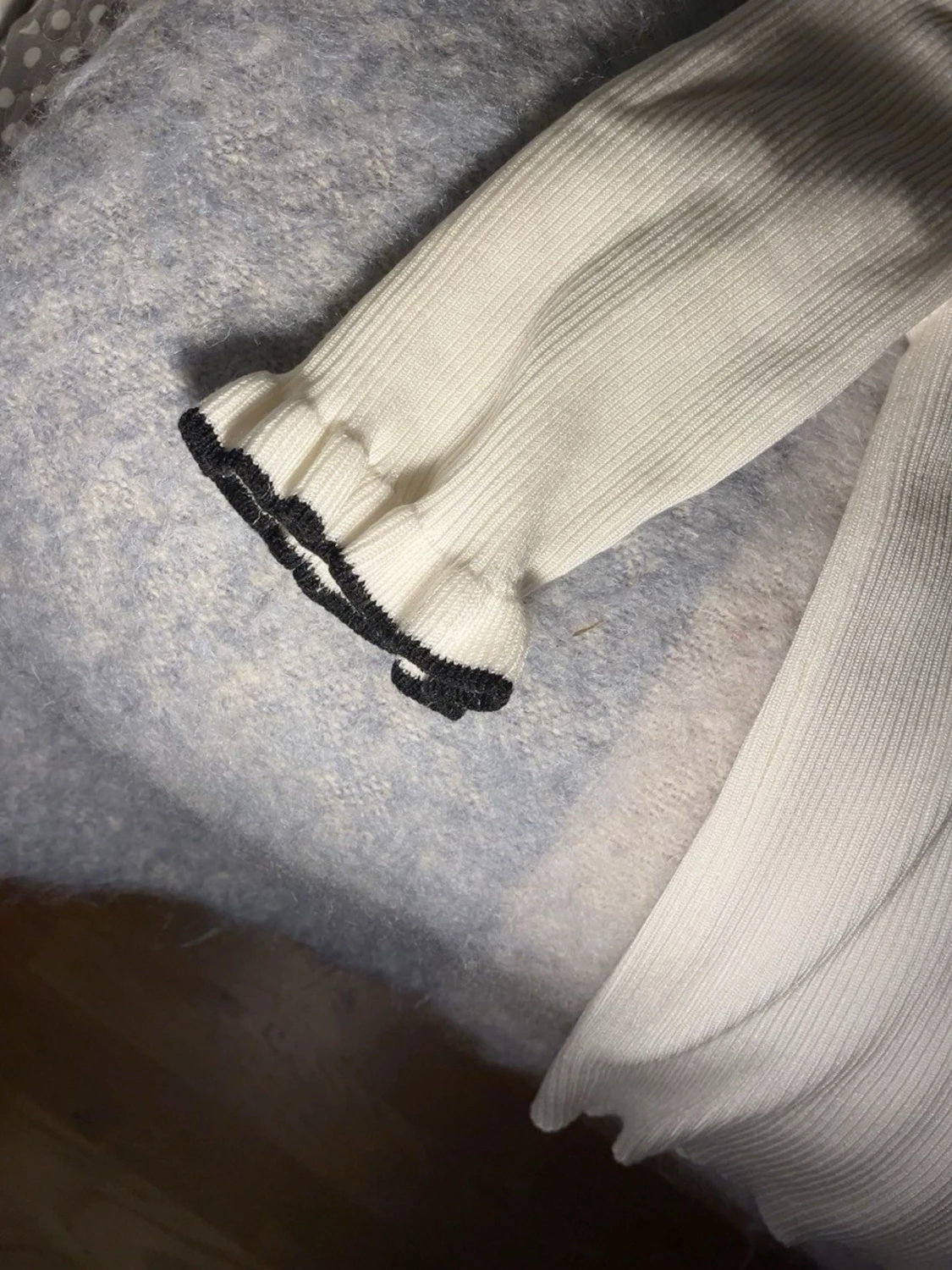 Vit ribbad topp med volangkrage Holly & Whyte - 3