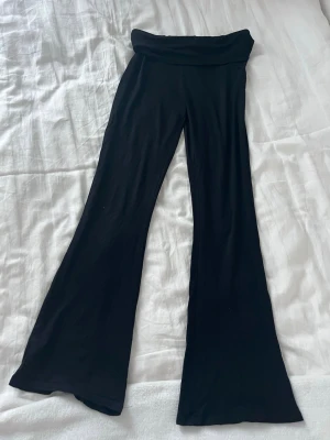 Yoga pants  - Säljer dessa svarta yoga pants. Superskönt och mjukt material!🖤