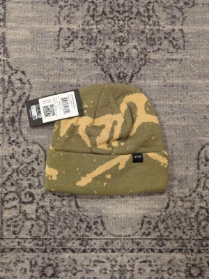 Arc'teryx mössa  - Säljer min mössa från Arcteryx, skriv vid frågor, priset är förhandlingsbart vid snabbaffär och kan skicka direkt efter köpet, passar både män och kvinnor 😊  Selling my beanie from Arcteryx, the price is negotiable during quick deal and I can deliver immediately after the purchase, suits both men and women 😊