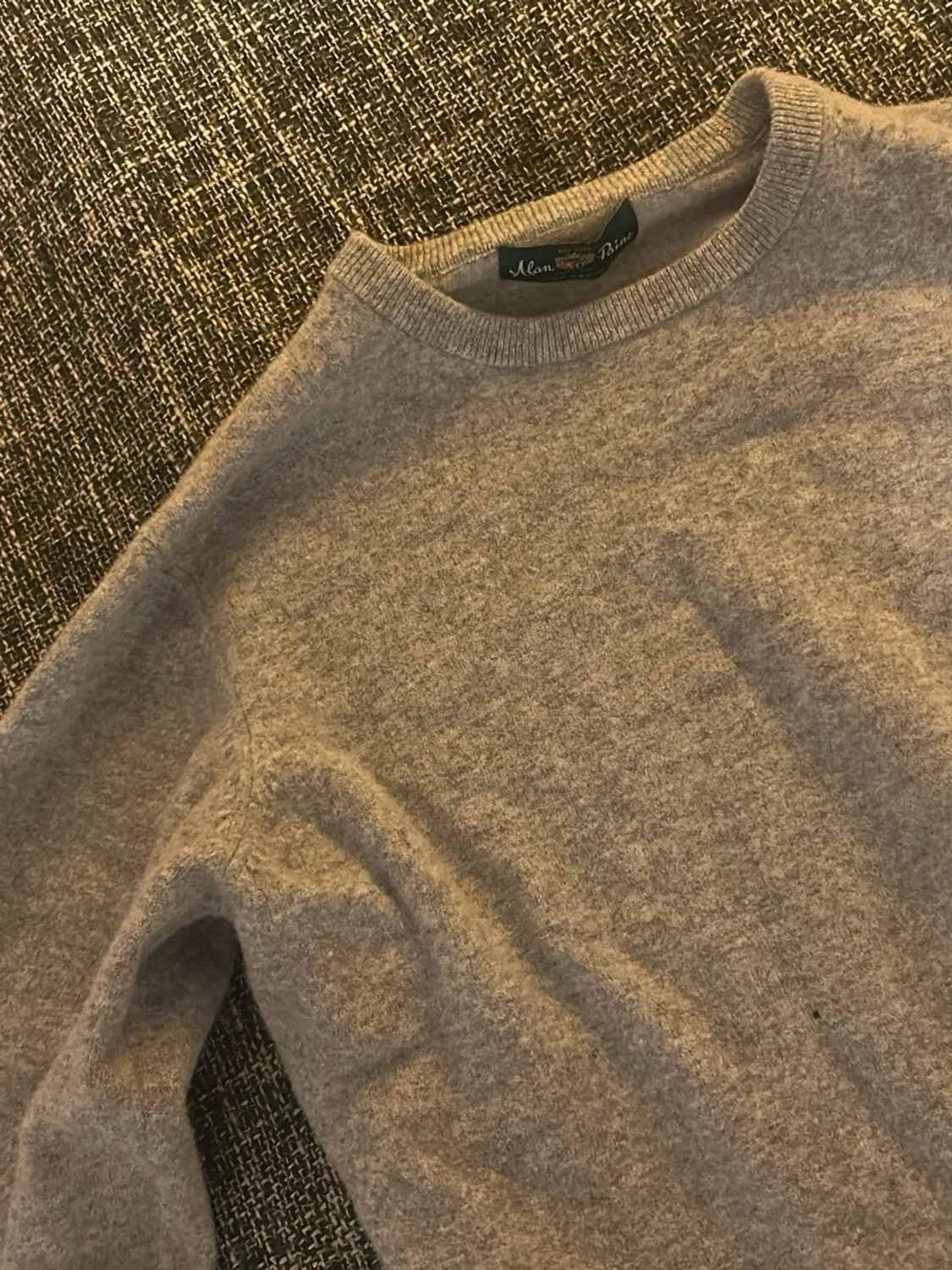 Beige kashmirtröja från Alan Paine