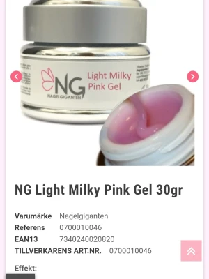 Nagelgiganten Light Milky Pink Gel - Nagelgel i en mjuk, ljusrosa nyans med mjölkig finish. Kommer i en rund burk på 30 gram med silverlock. Perfekt för att bygga naturligt snygga naglar med en fräsch och fräsch look. Gelen har en krämig konsistens som är lätt att applicera. Ganska mkt kvar. 