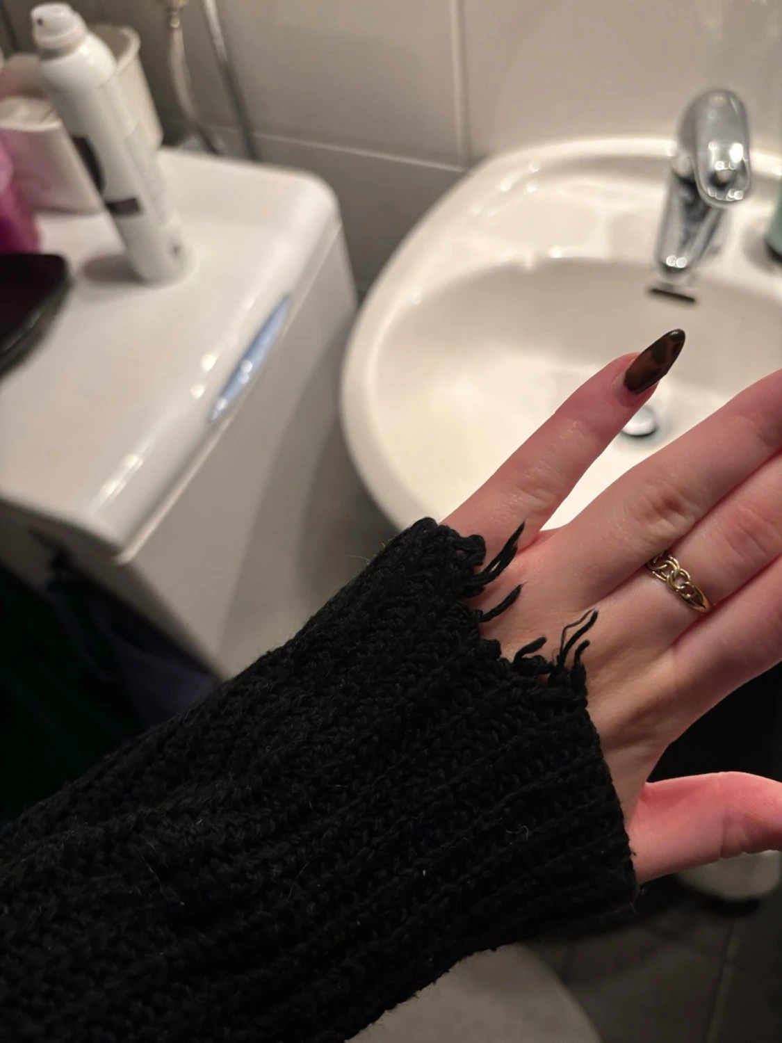 Svart stickad tröja med fransad kant - 2