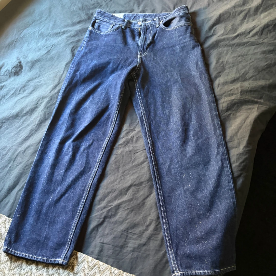 Mörkblå raka jeans