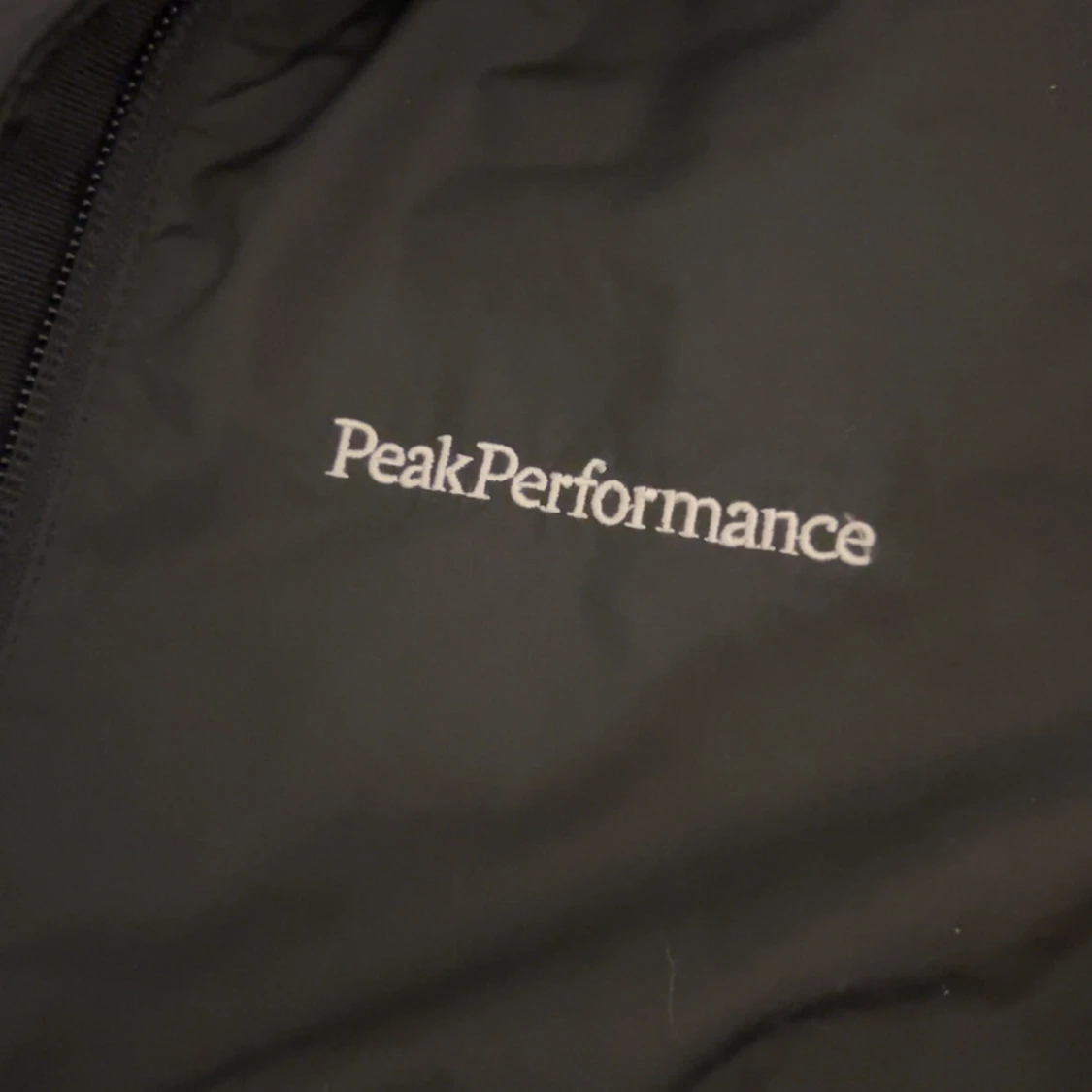 Svart Peak Performance pufferjacka - 1
