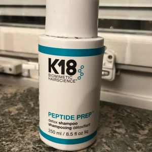 K18 peptide prep - Jätte bra schampoo, the real deal. Jag har använt kanske halva flaskan, men den är dyr så om nån vill testa den så kan man köpa den billigt av mig :)