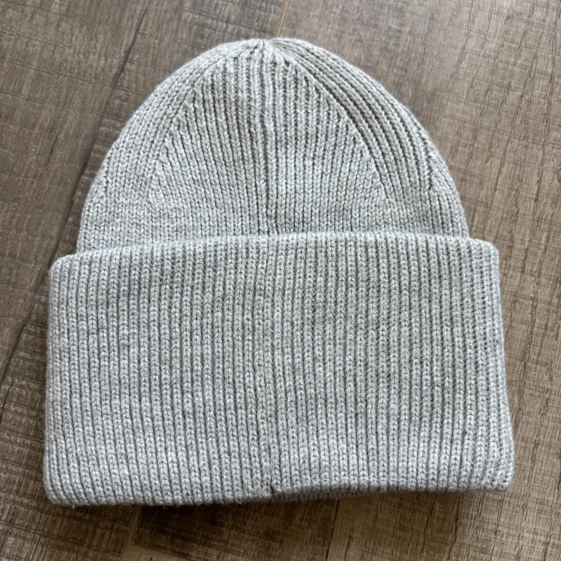 Ljusgrå ribbstickad mössa COACH IVY - 3