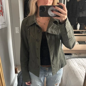 Militärjacka - 100% bomull! perfekt passform💞  Står size 10 men skulle säga S