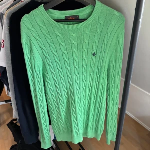 Stickad tröja Morris - Stickad tröja från Morris knappt använd. Strl M. Nypris 1200