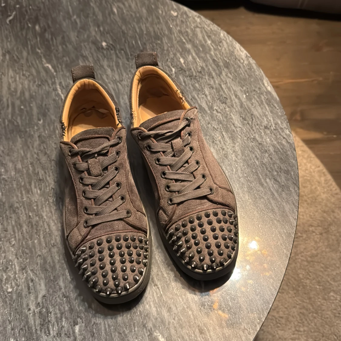 Christian Louboutin sneakers med nitar - 2