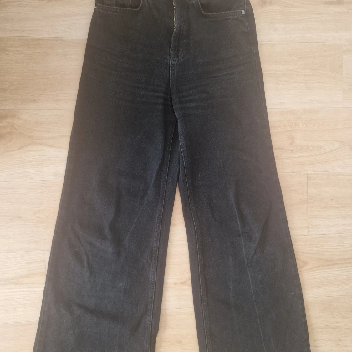 Svarta wide jeans från NA-KD - 1